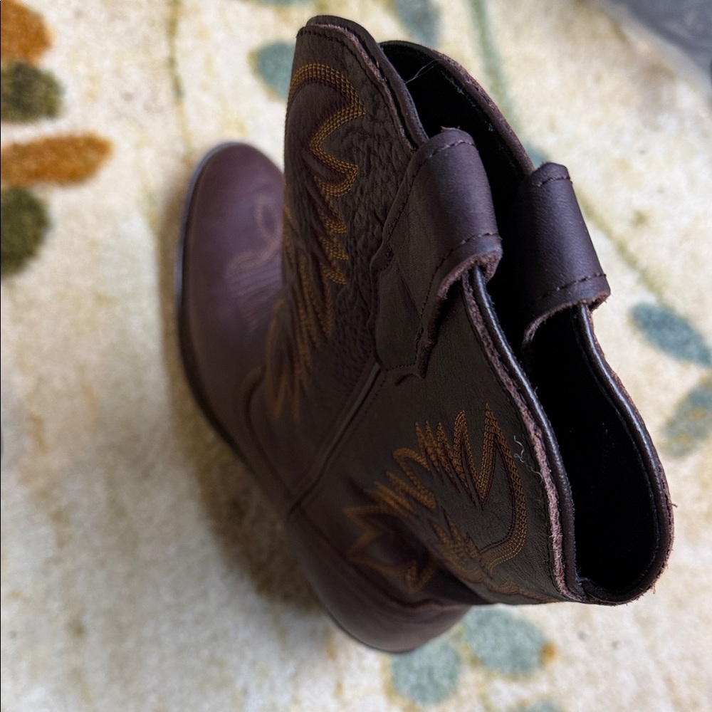 Classic Brown Leather Cowboy Boots with Embroidered Stitching - Picture 3 of 4